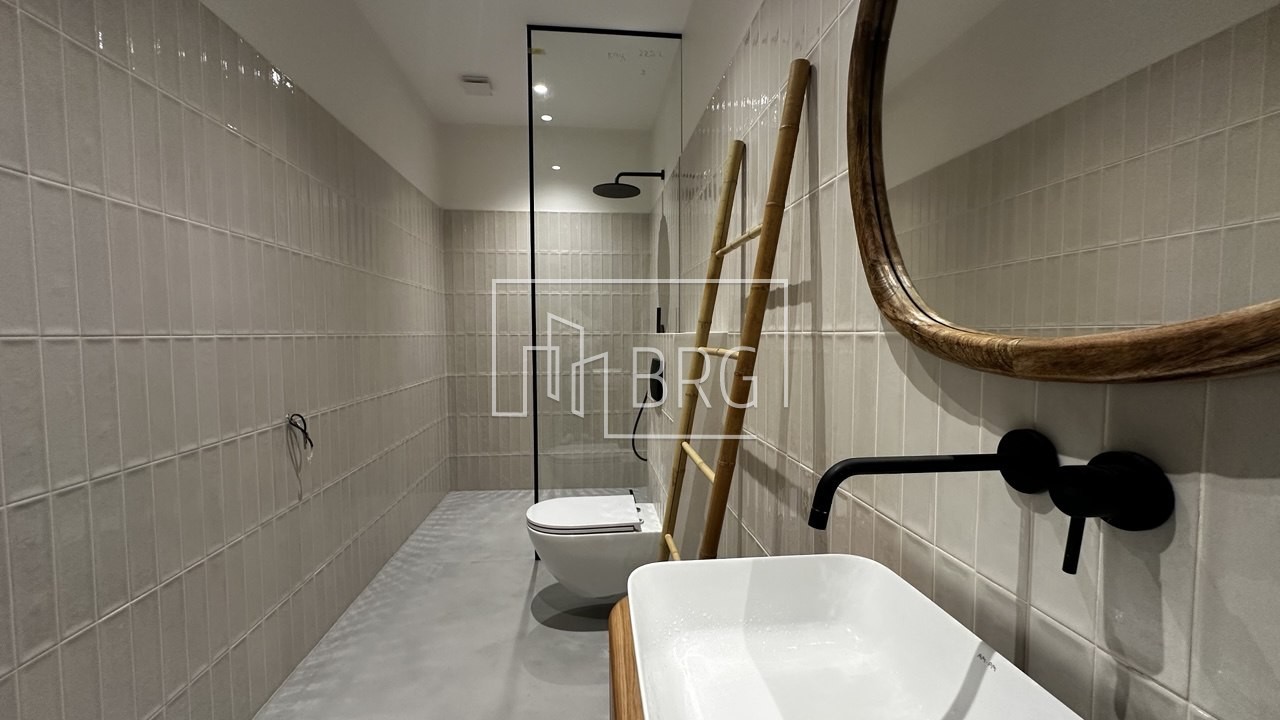 Новый современный дом 330м с бассейном КГ Золотые ворота. Київська обл