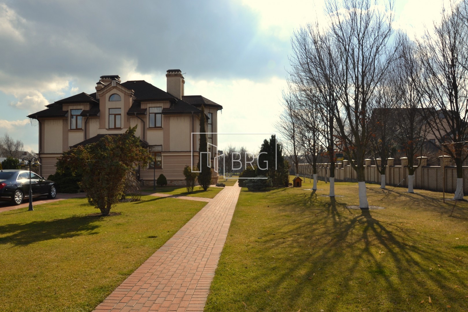 Дом 400м КГ Конча Озерная начало Дамбы с выходом на р.Козинку. Київська обл