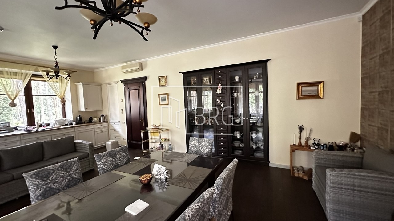 Особняк 700м с бассейном в сосновом лесу КГ Сосновый бор. Київська обл