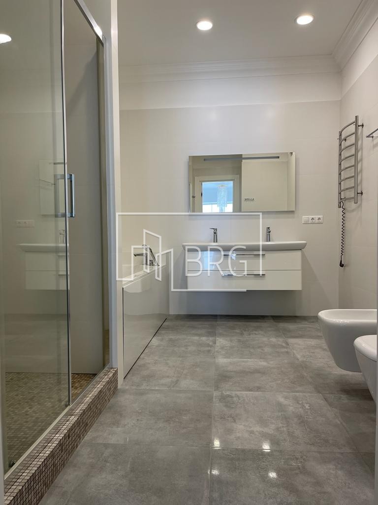 Дом 450м Печерский р-н. Киев