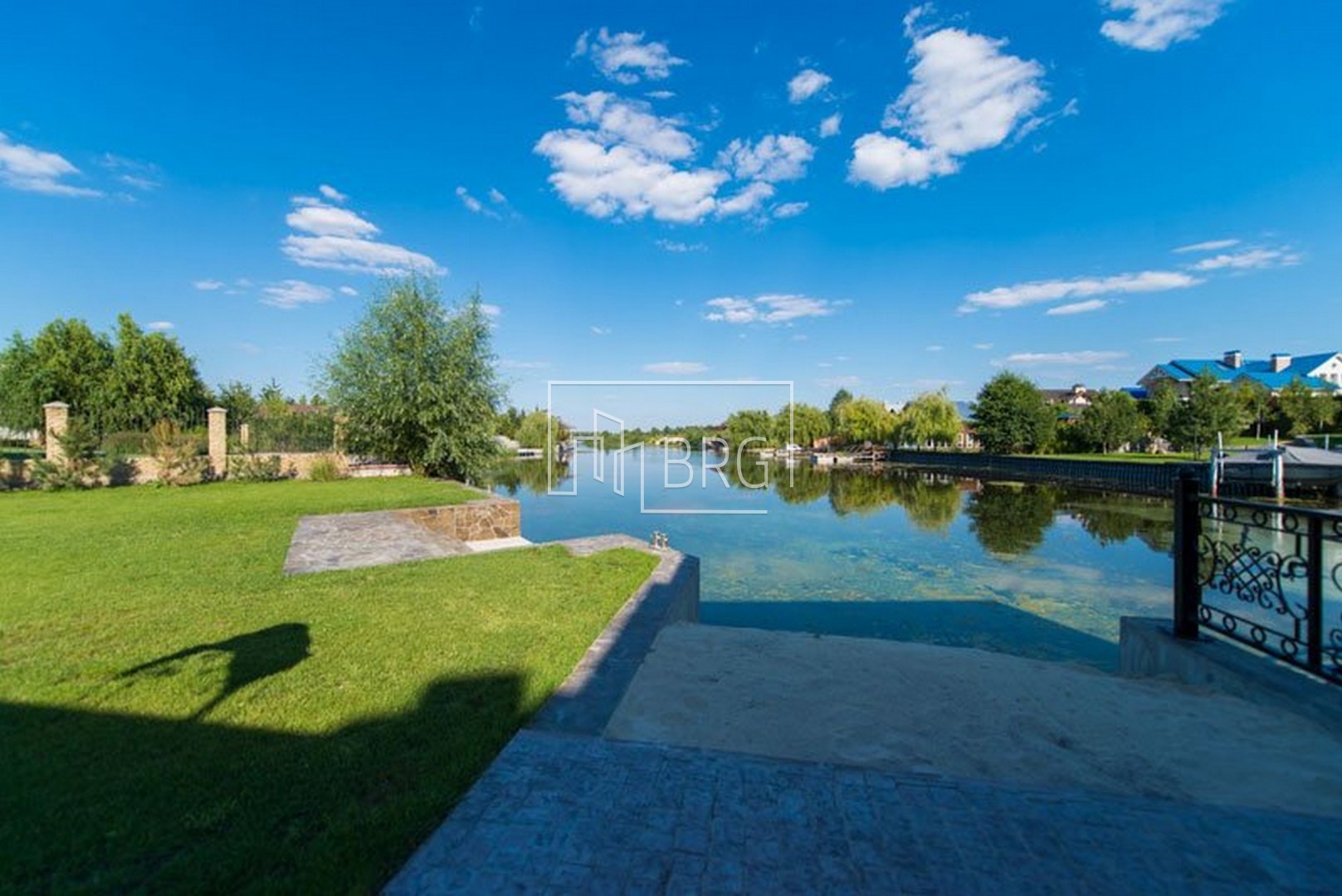 Дом КГ Днипрова хвыля 815м с выходом на Днепр. Київська обл