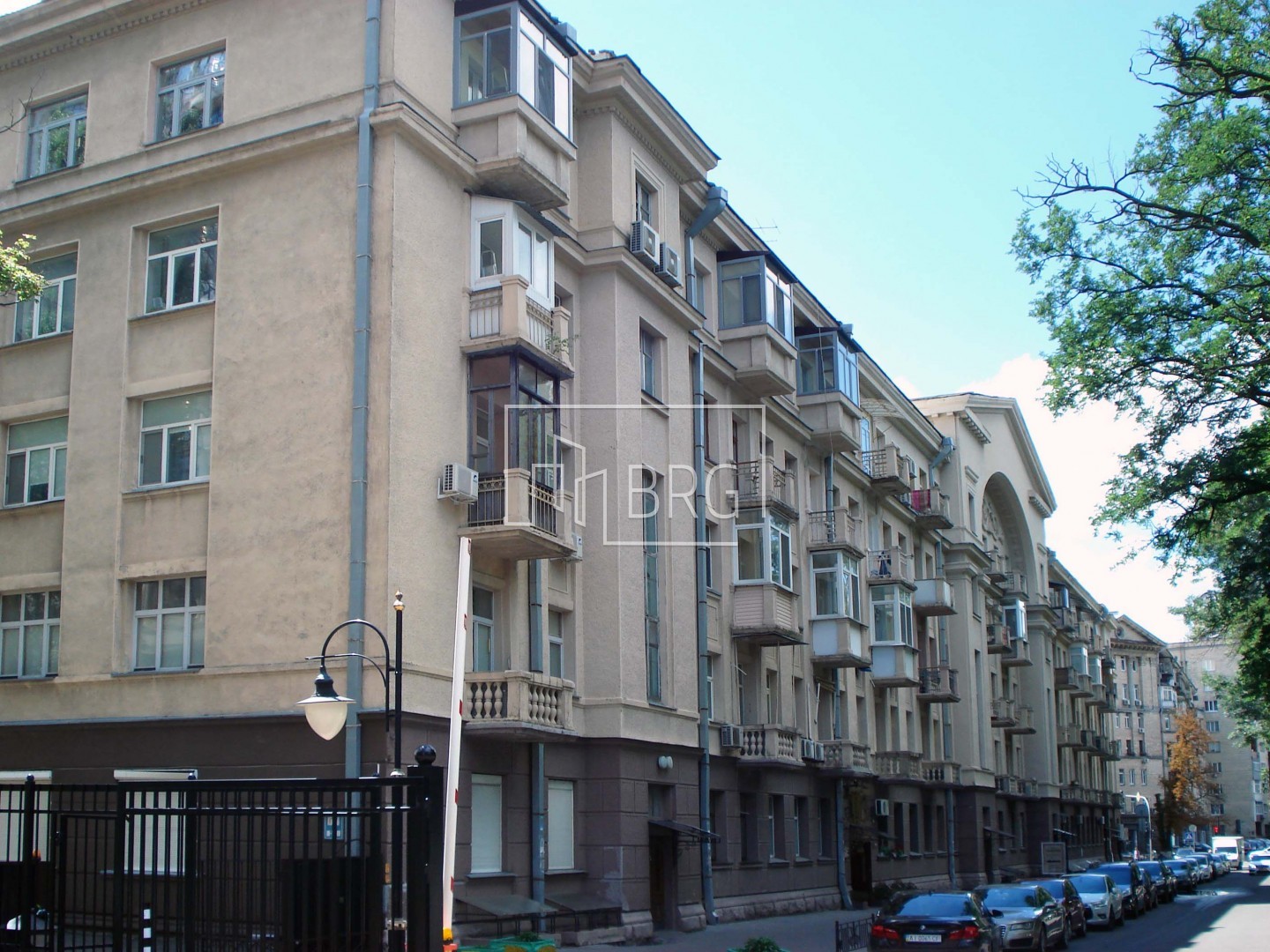 Квартира с видом на Мариинский парк 3 комнаты Грушевского 9. Київ