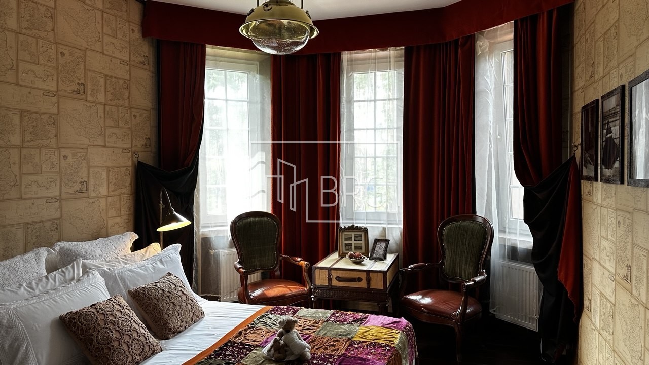 Дом 900м в Викторианском стиле Ходосеевка. Київська обл