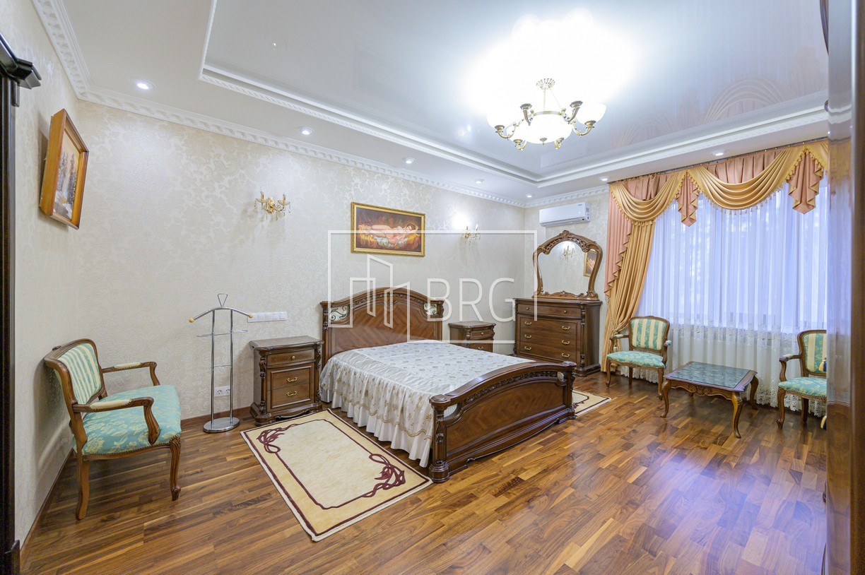 Особняк 940м в сосновом лесу Днепровский р-н Киев. Киев