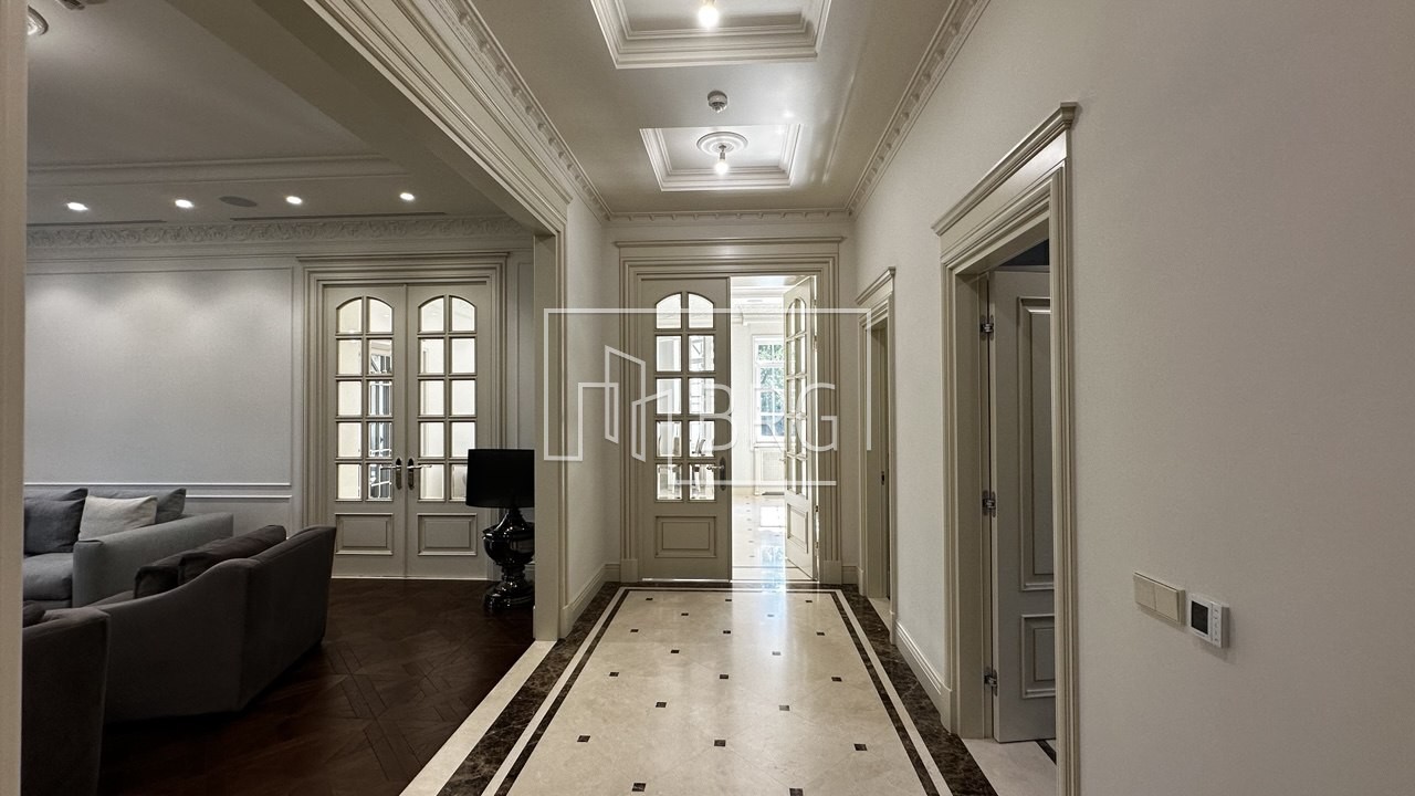 Особняк 700м с соснами на территории в Рудыках. Київська обл