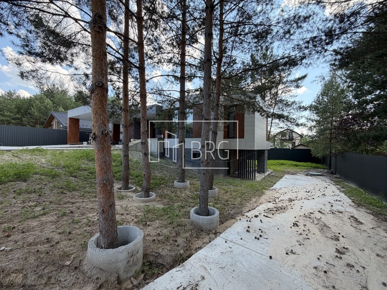 Новый современный дом 223м с соснами на территории Дамба. Київська обл
