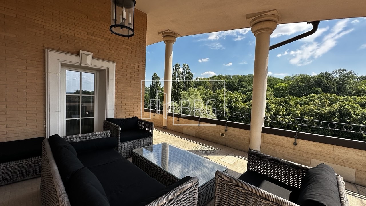 Пентхаус с терассой и видом на Ботанический сад Печерск. Київ