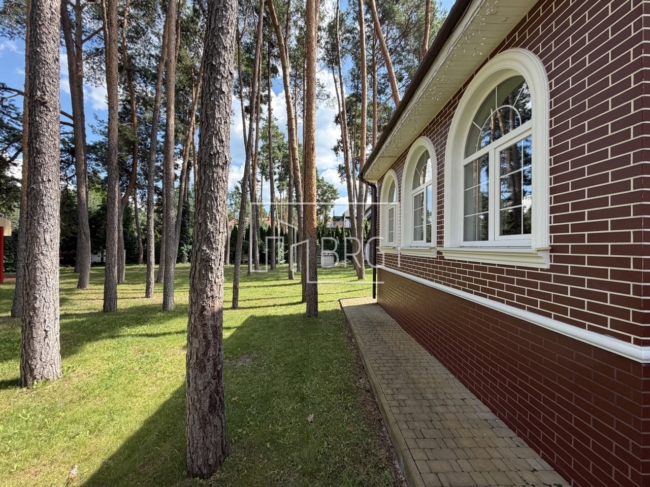 Дом 650м в сосновом лесу КГ Французский городок . Киевская обл