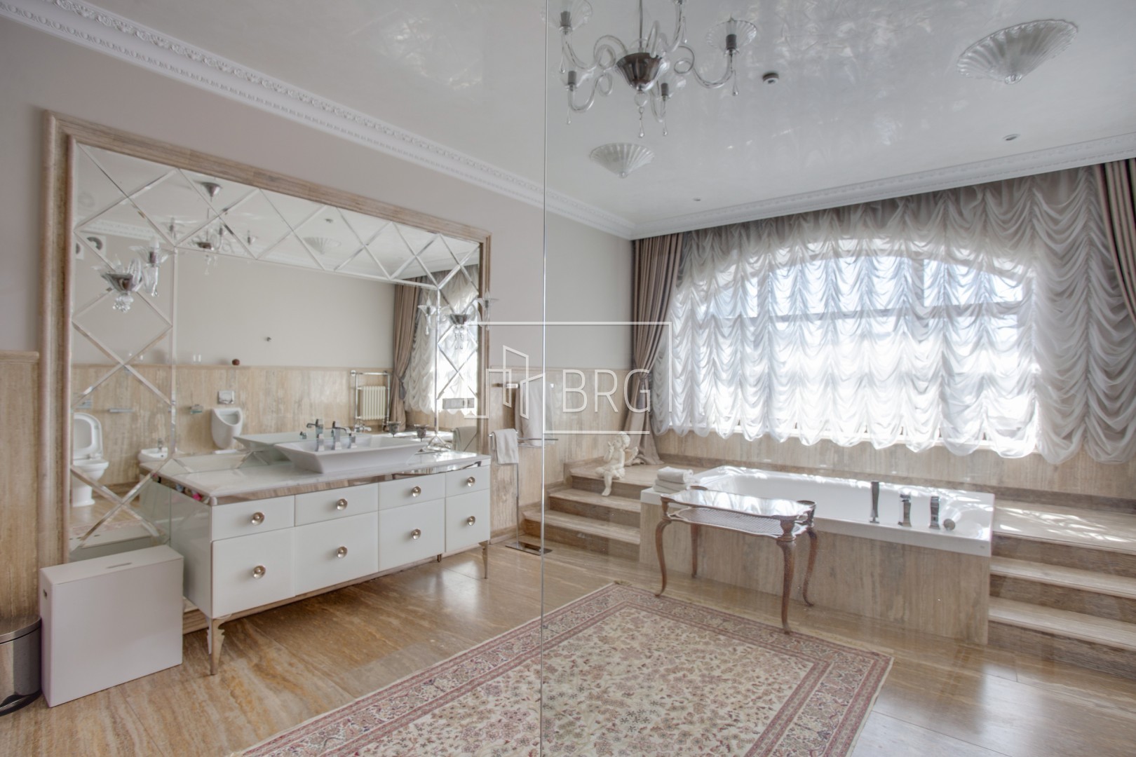 Особняк 1400м на Печерске центр Киева. Киев