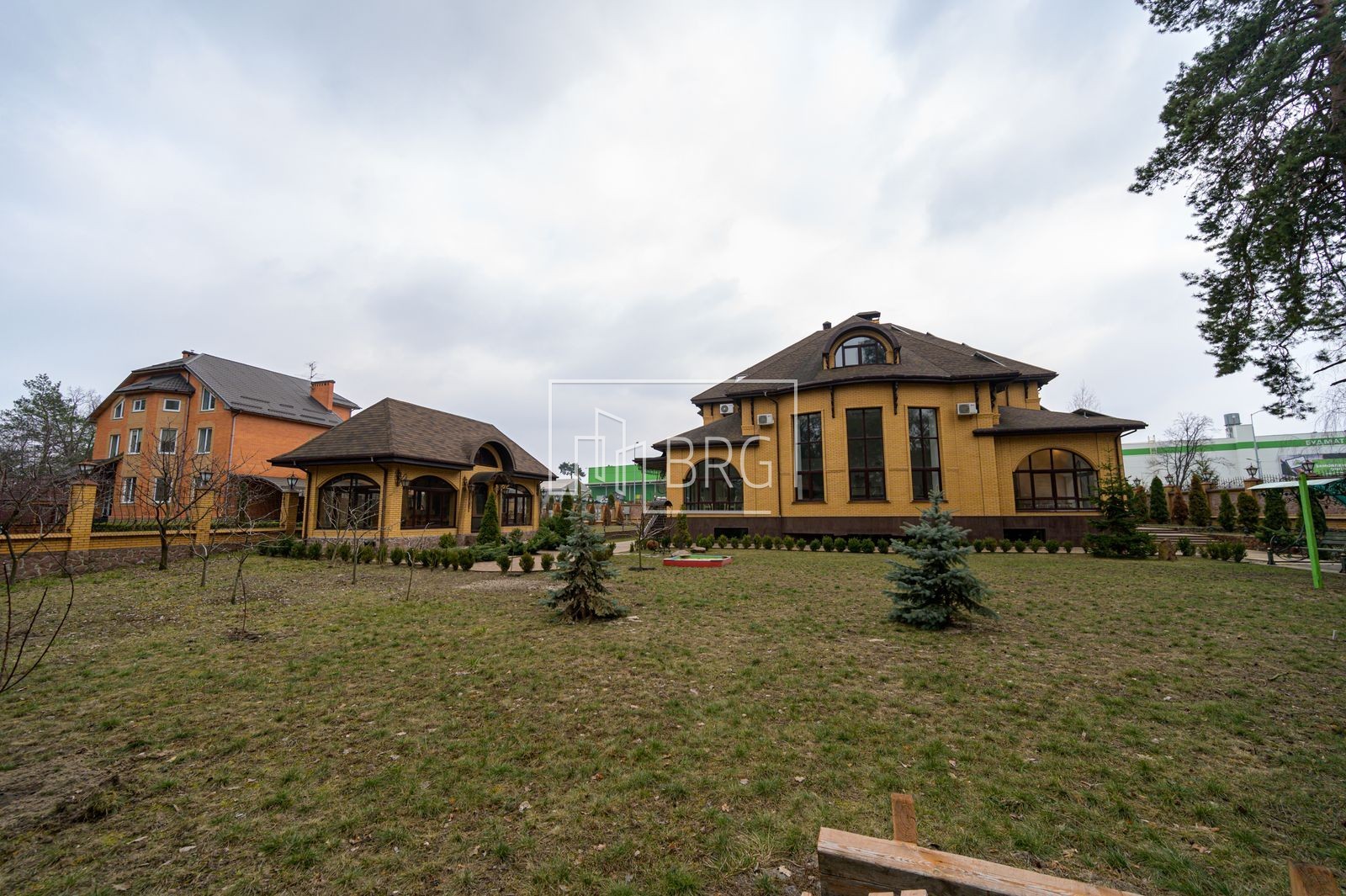 Особняк 940м в сосновом лесу Днепровский р-н Киев. Киев