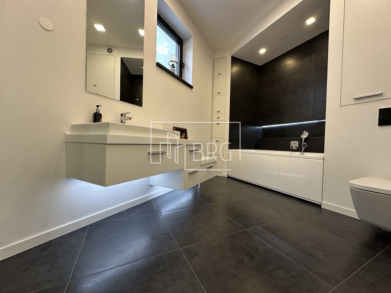 Современный дом 390м с выходом в парк Межигорье. Київська обл