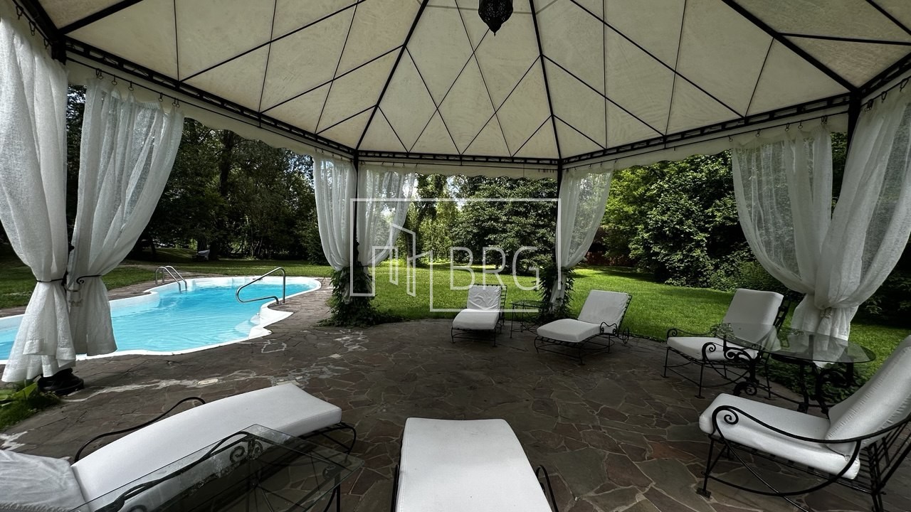 Дом 900м в Викторианском стиле Ходосеевка. Київська обл