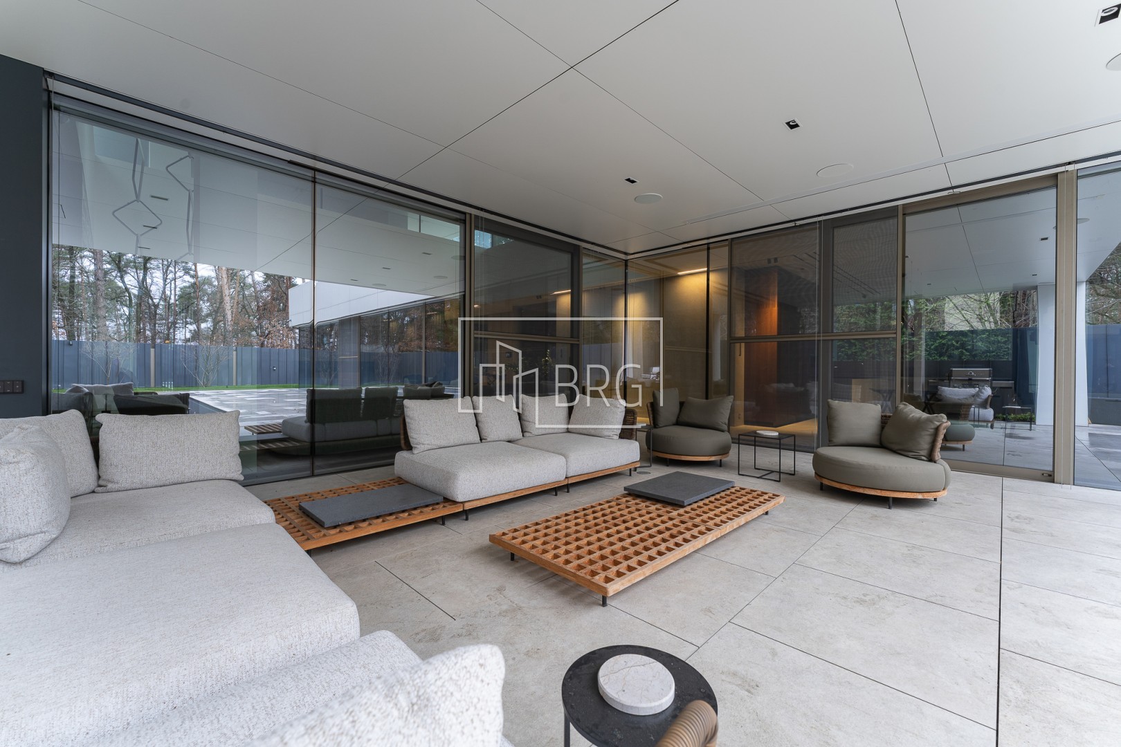 Дом 305м с бассейном Плюты Конча-Заспа. Київська обл