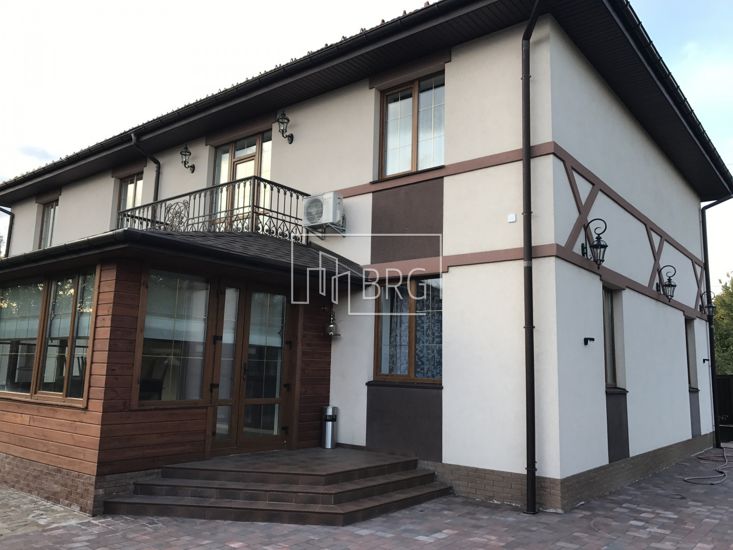 Дом 350м на Осокорках. Киев