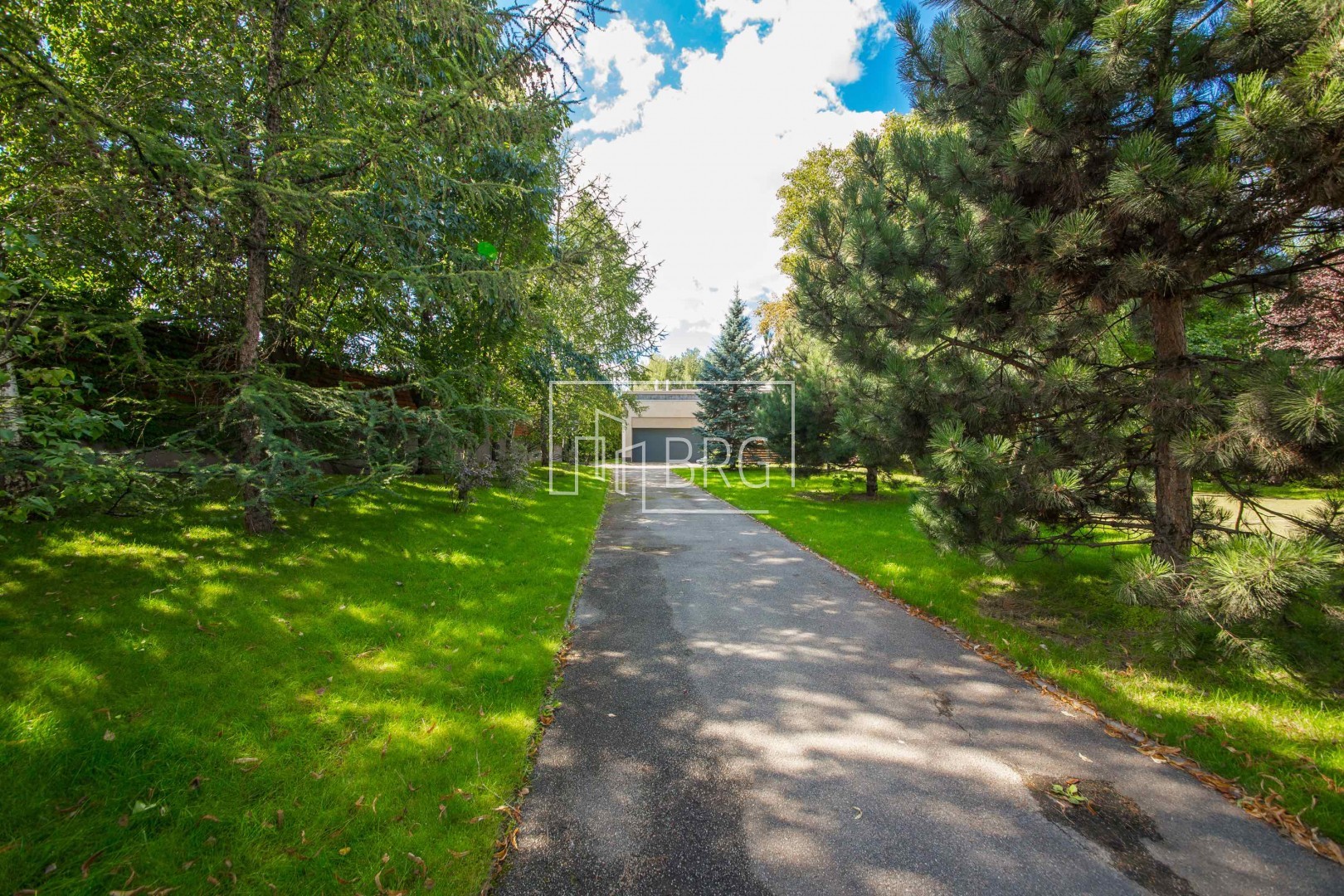 Дом 420м выход на Козинку Конча-Заспа. Київська обл